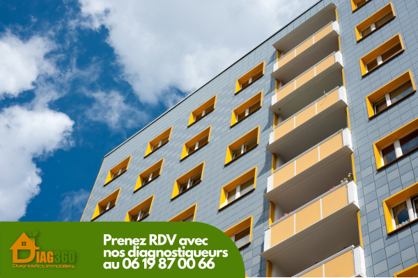 Immeubles modernes avec balcons colorés, exemple de copropriété moderne